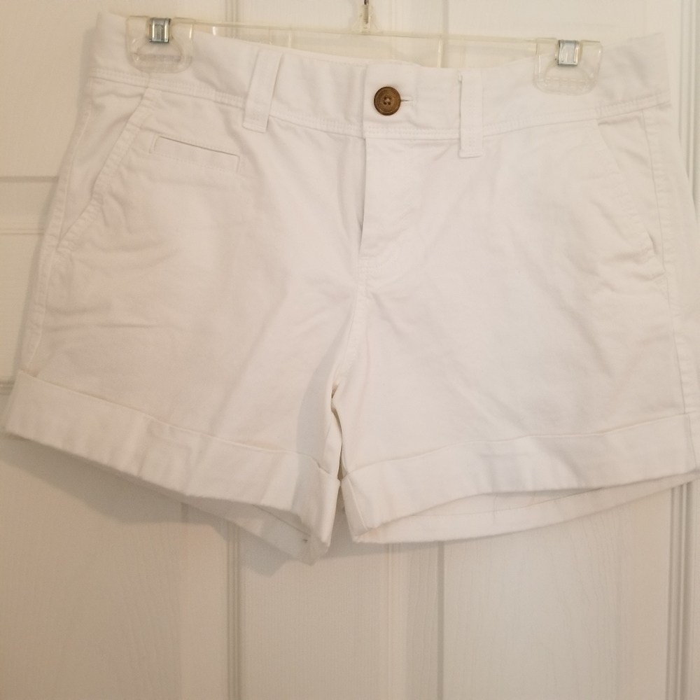 Old Navy Favorite Khakis 5" Shorts in White